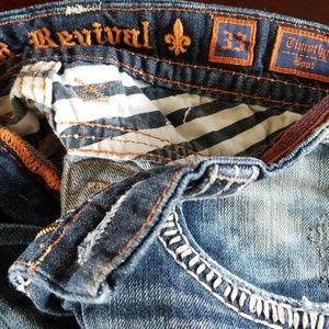 Rock revival Jean's